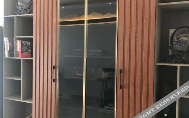 Junlan Yuejing Hotel (Yinchuan Yuehaiwan CBD Lanshan Park)
