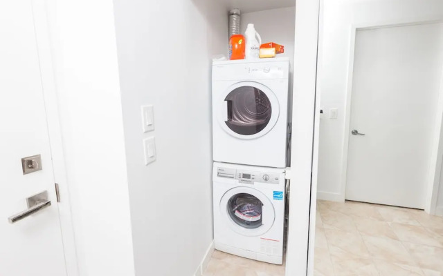 AOC Suites - Luxury Condo - City View