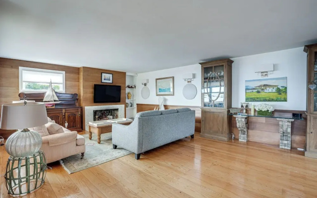 Waterfront Views: Historic Marblehead Home