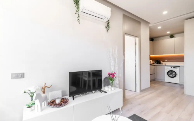 Central Studio w Balcony 10 min to Lara Beach