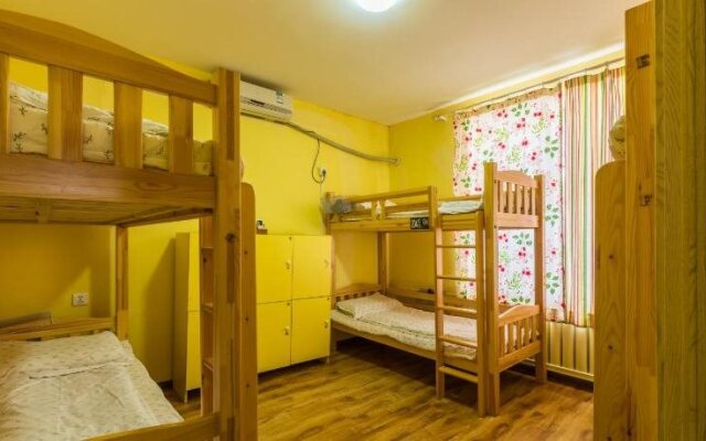 Dalian Buzz Light Year Youth Hostel
