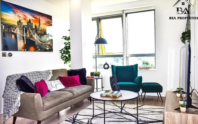 Modern 2 Bed 2 Bath Bracknell With Free Parking