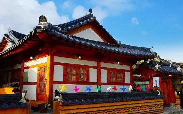 Jeonju Areumdaunjip Hanok Chaeheomgwan