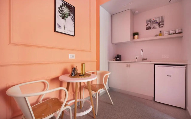 Glamorous Pink Pearl Studio/Beach/Parking/Netflix