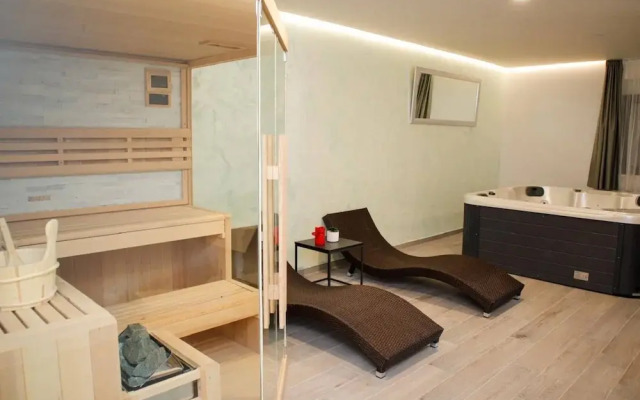 Sunset Serenity Villa With Pool, Gym and Sauna