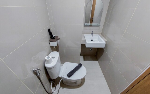 Nice And Fancy Studio Apartment At B Residence