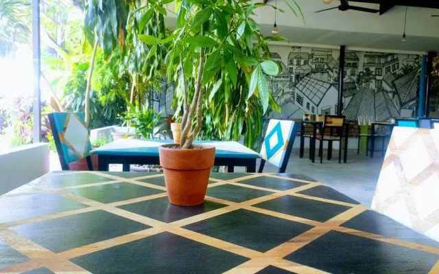 The 84 Hotel ( River Queen )