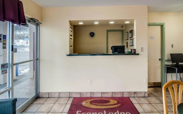 Econo Lodge East Staunton