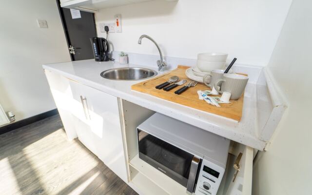 44 North Road Studios Near QE and UOB