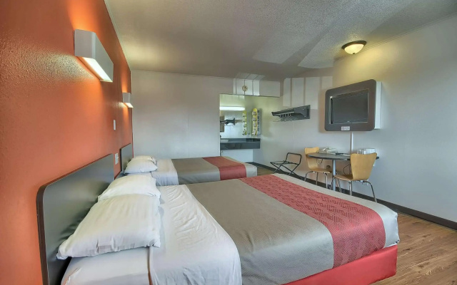 Motel 6 Lima, OH