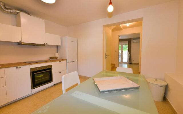 NEW 2022 FAMILY HOUSE Ruzmarin
