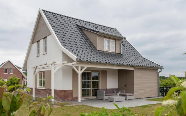 Luxurious detached villa with 3 bathrooms, in De Maasduinen