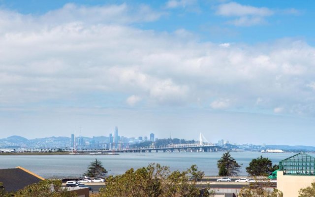 Four Points by Sheraton San Francisco Bay Bridge