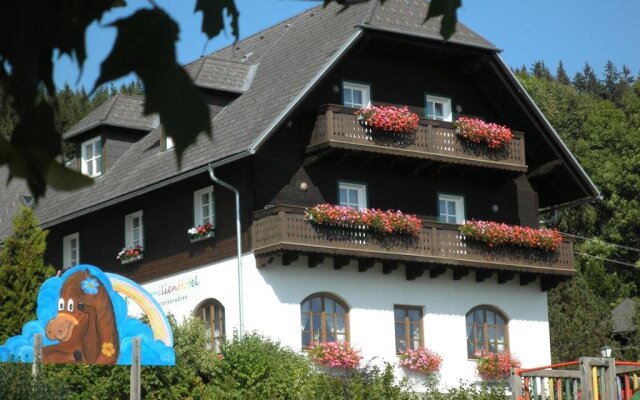 Der Ponyhof Familienhotel & Reitstall