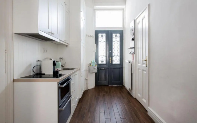 Opera Apartment with Garage, 2BR & 2BTH, AC