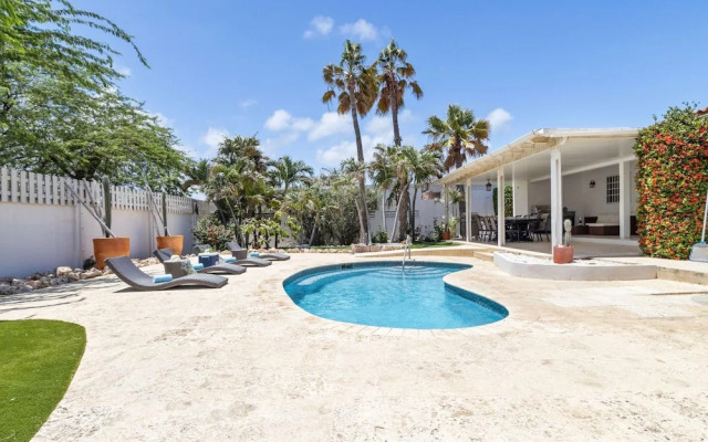 4br4ba w Private Pool Walking Distance to Ritz