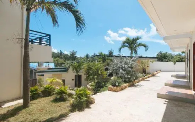 RedDoorz @ LM Apartelle Boracay