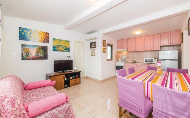 Beautiful Home in Kanica With Wifi and 3 Bedrooms