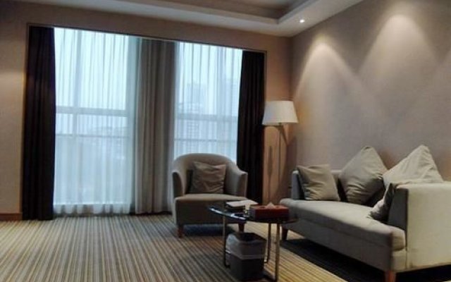 御峰酒店(广州花都大润发店)