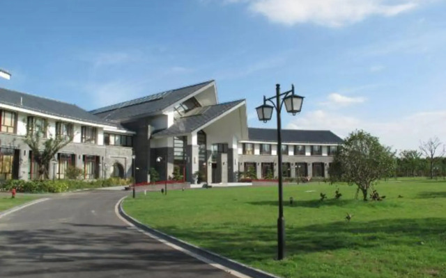 Mingzhu Lake Resort