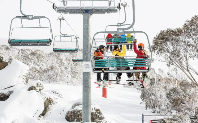 'Matilda' - Spacious & centrally located with great lake views