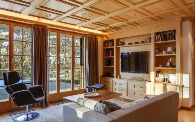 Lush Apartment With Sauna and hot tub