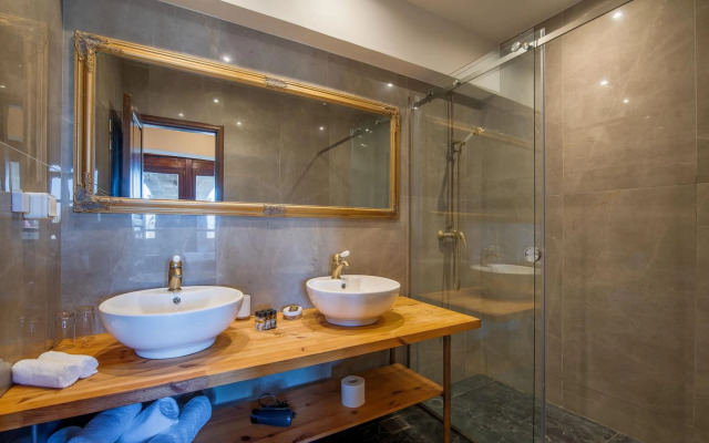 S. Nikolis Historic Boutique Hotel