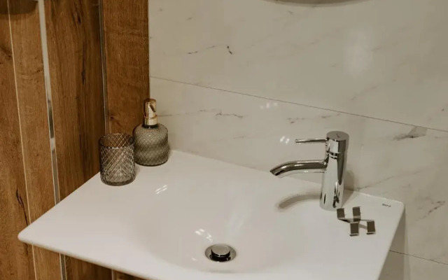 Apartamenty i Pokoje InforesPark