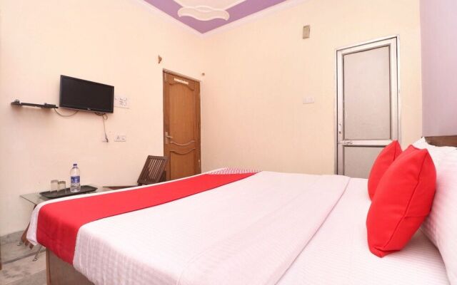 OYO 28168 Hotel Regal 2