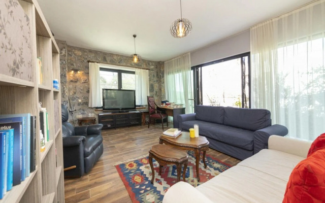 Eclectic Studio Apartment Near Sea in Bodrum