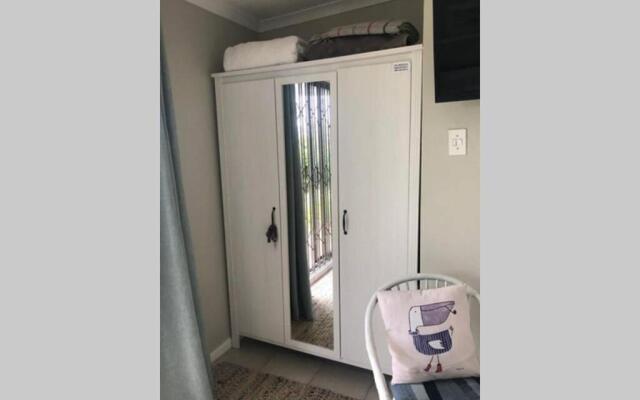 The West Wing Guest Suite. Pringle Bay. (Adults Only)