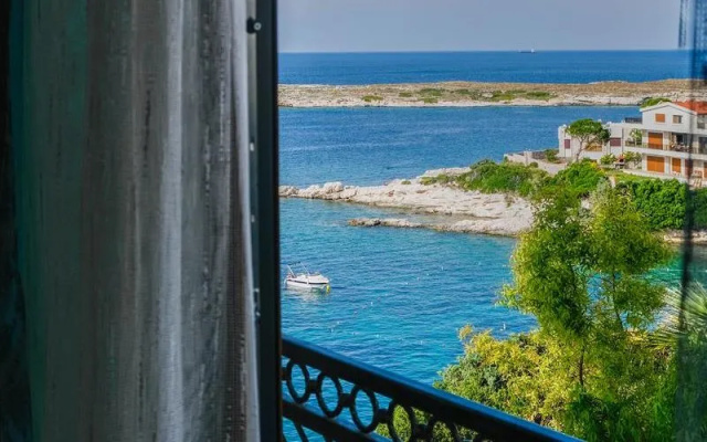 Akvaryum Butik Otel Karaburun