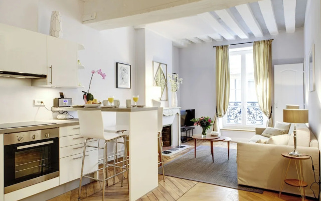 Paris Marais Central Residence