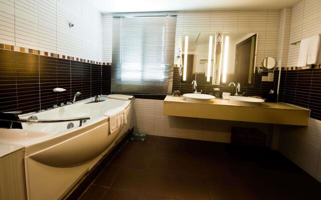 Best Western Premier Accra Airport Hotel