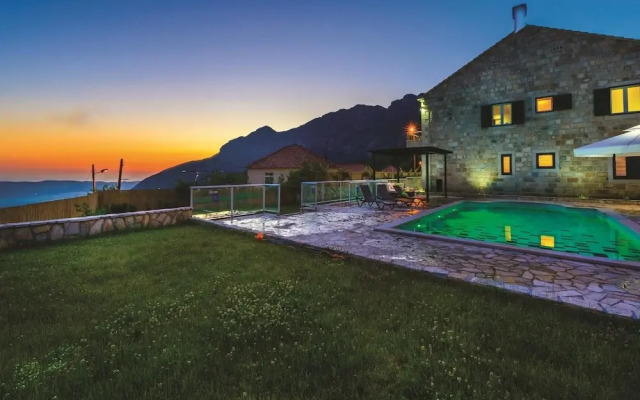 Villa Pave / Six Bedrooms H1