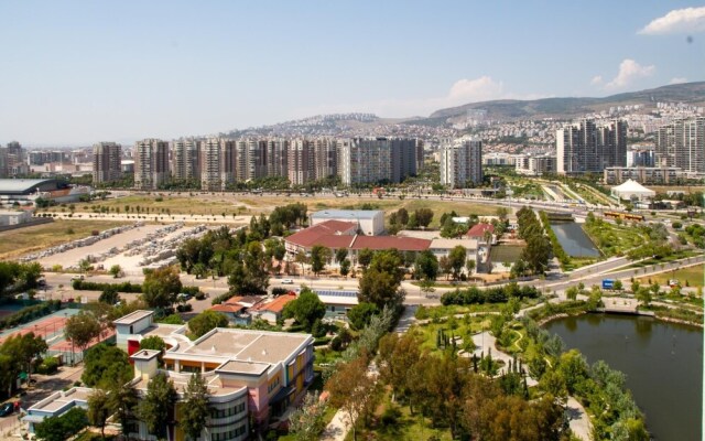 Flat w Balcony 10 min to Karsiyaka Coast in Izmir
