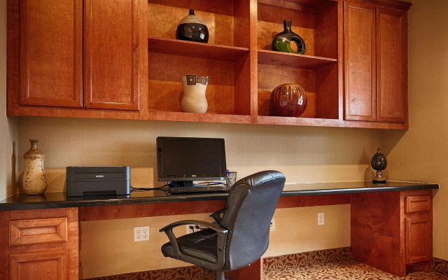 Best Western Cleveland Inn & Suites