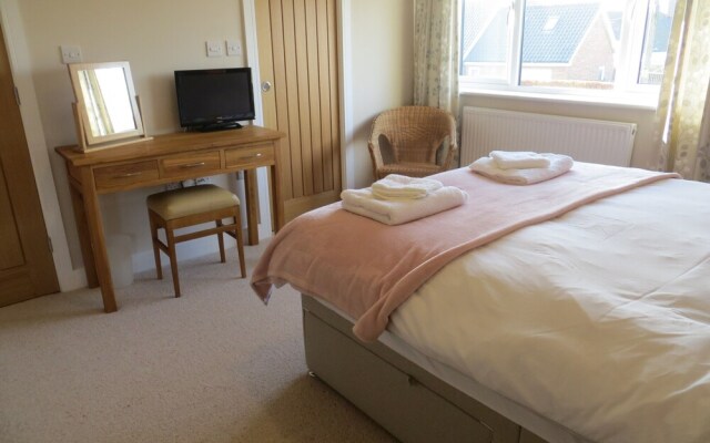 Seaside Retreat Superb Quality Family House