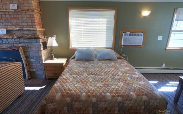 Twin Pines Resort