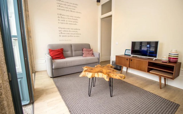 Guest H4U Flores Almada City center