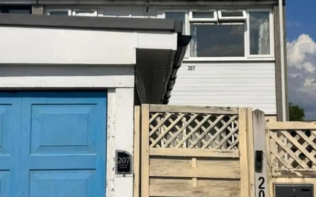 SnoozeDen Chalvey – Free Parking, Near M4 J6