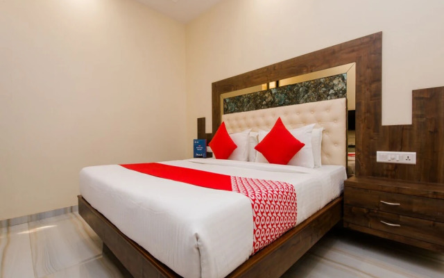 OYO 9327 Royce Executive