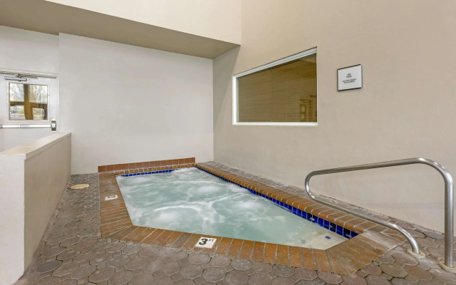 Best Western Plus Mill Creek Inn