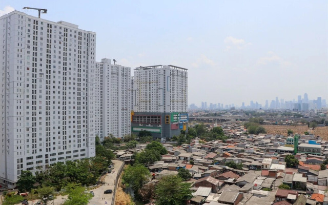 Homey And Strategic 2Br At Bassura City Apartment