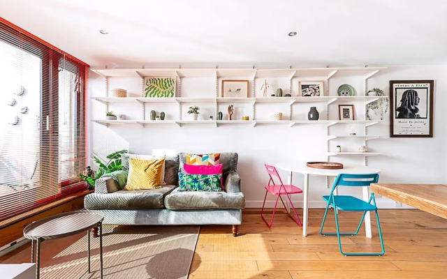 Bright Flat For 2 in Dartmouth Park