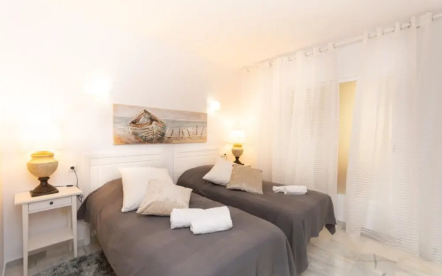 Calahonda Elegance With Pool And Sea View