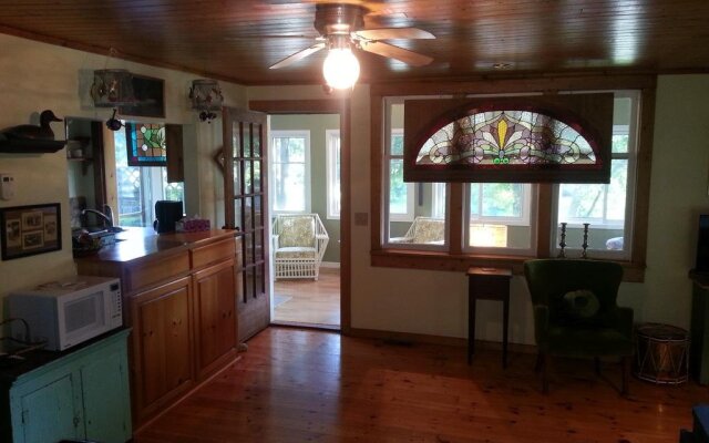 Port Albert Inn and Cottages