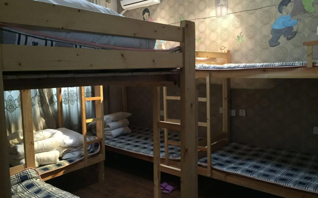 Hua Qiu Ku Youth Hostel East Street Branch