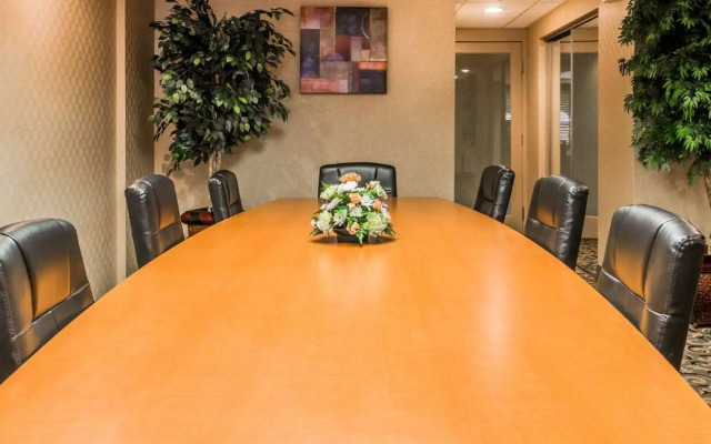 Wingate by Wyndham Utica