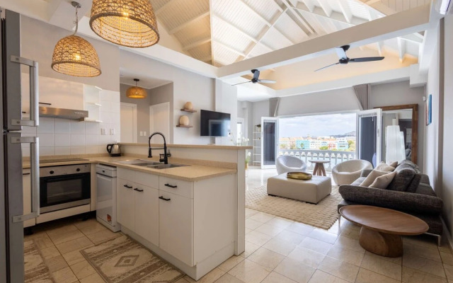 Chic City View Residence by the Bay